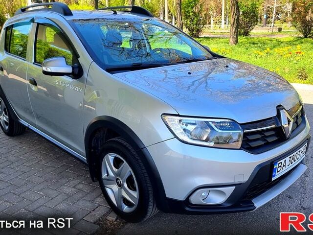 Серый Рено Сандеро, объемом двигателя 1.5 л и пробегом 145 тыс. км за 11000 $, фото 1 на Automoto.ua