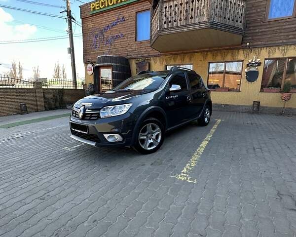 Сірий Рено Сандеро, об'ємом двигуна 0.9 л та пробігом 37 тис. км за 11800 $, фото 1 на Automoto.ua