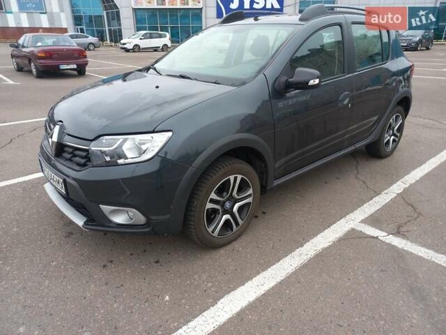 Серый Рено Сандеро, объемом двигателя 0.9 л и пробегом 12 тыс. км за 10400 $, фото 1 на Automoto.ua