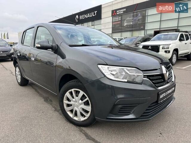 Серый Рено Сандеро, объемом двигателя 1 л и пробегом 43 тыс. км за 8900 $, фото 1 на Automoto.ua