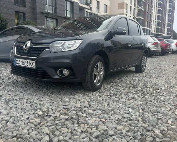 Серый Рено Сандеро, объемом двигателя 1 л и пробегом 80 тыс. км за 6300 $, фото 1 на Automoto.ua