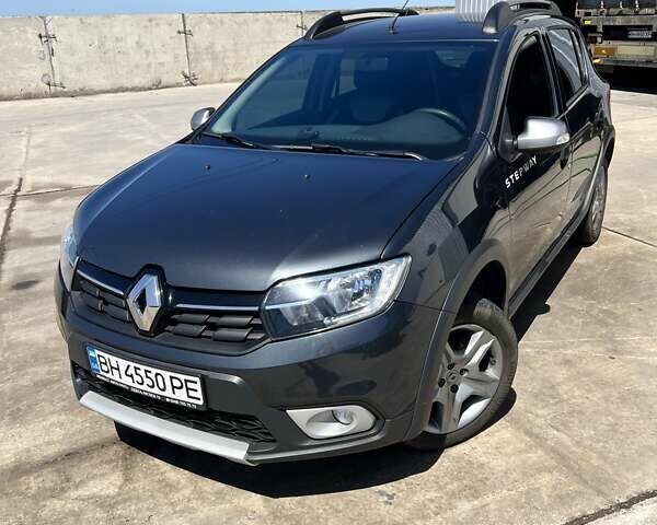 Серый Рено Сандеро, объемом двигателя 1.46 л и пробегом 101 тыс. км за 11600 $, фото 1 на Automoto.ua