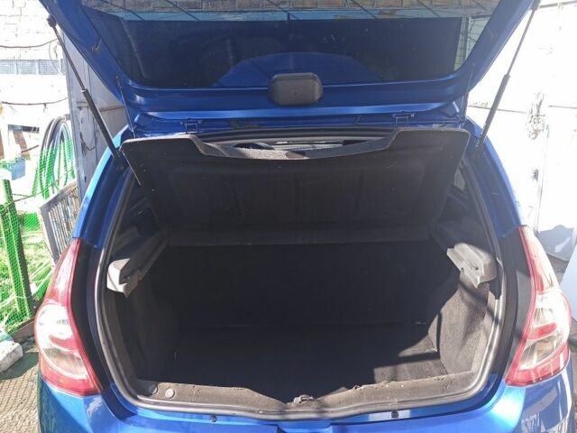 Синий Рено Сандеро, объемом двигателя 1.4 л и пробегом 90 тыс. км за 5500 $, фото 1 на Automoto.ua