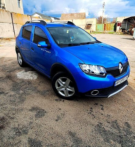 Синий Рено Сандеро, объемом двигателя 1.5 л и пробегом 282 тыс. км за 5500 $, фото 1 на Automoto.ua