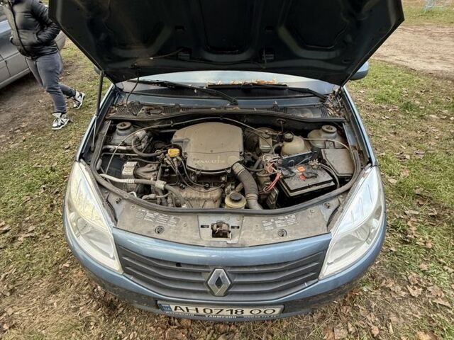 Синий Рено Сандеро, объемом двигателя 1.6 л и пробегом 270 тыс. км за 3200 $, фото 1 на Automoto.ua