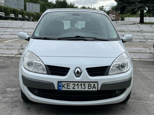 Белый Рено Сценик II, объемом двигателя 1.6 л и пробегом 219 тыс. км за 5500 $, фото 1 на Automoto.ua