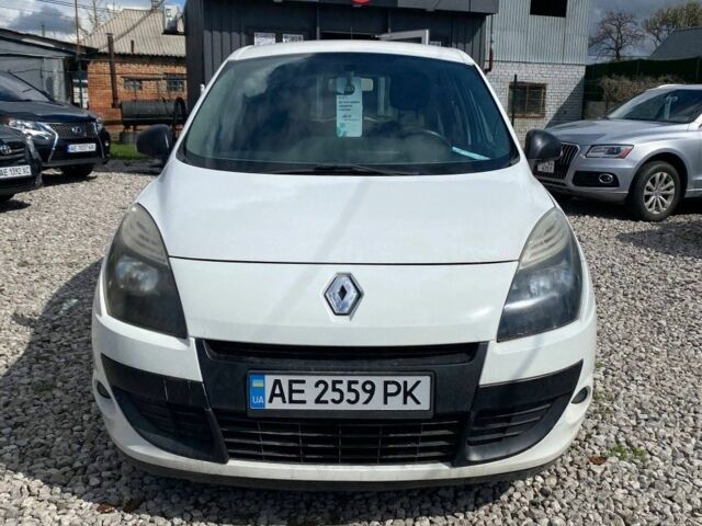 Білий Рено Сценік II, об'ємом двигуна 1.5 л та пробігом 288 тис. км за 5999 $, фото 1 на Automoto.ua