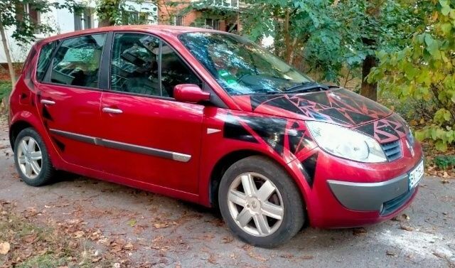 Красный Рено Сценик II, объемом двигателя 1.6 л и пробегом 178 тыс. км за 3500 $, фото 1 на Automoto.ua
