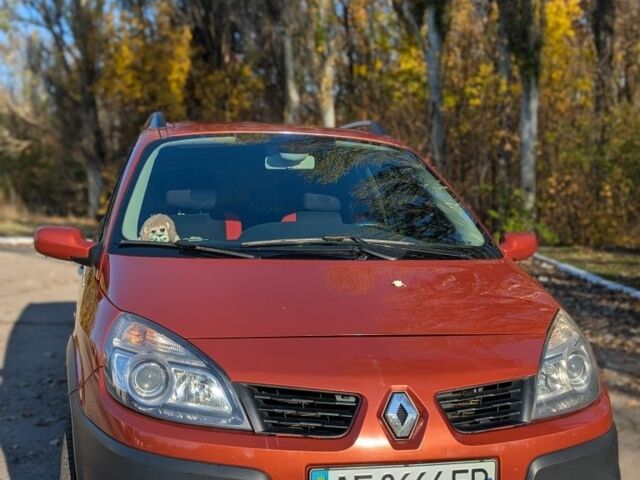 Красный Рено Сценик II, объемом двигателя 1.6 л и пробегом 143 тыс. км за 5800 $, фото 1 на Automoto.ua