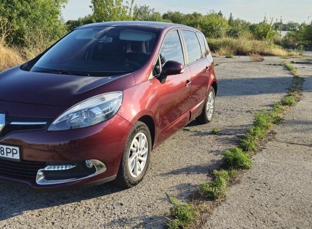 Красный Рено Сценик II, объемом двигателя 1.5 л и пробегом 247 тыс. км за 8150 $, фото 1 на Automoto.ua