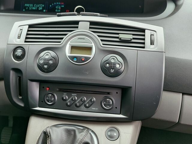 Серый Рено Сценик II, объемом двигателя 0 л и пробегом 210 тыс. км за 4200 $, фото 1 на Automoto.ua