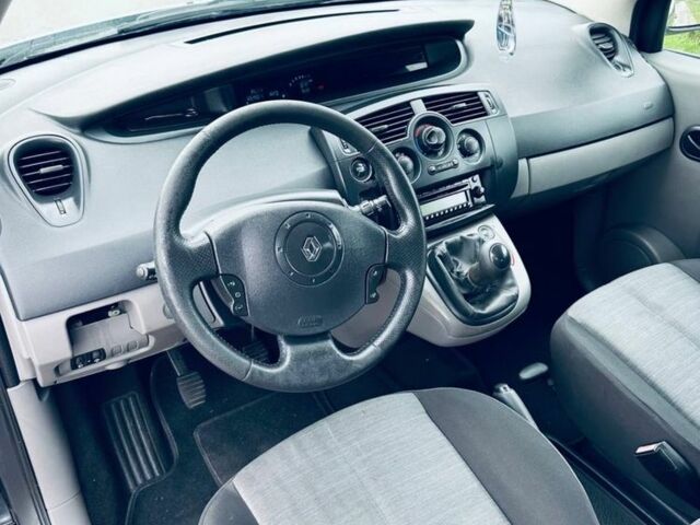 Серый Рено Сценик II, объемом двигателя 1.5 л и пробегом 211 тыс. км за 4600 $, фото 1 на Automoto.ua