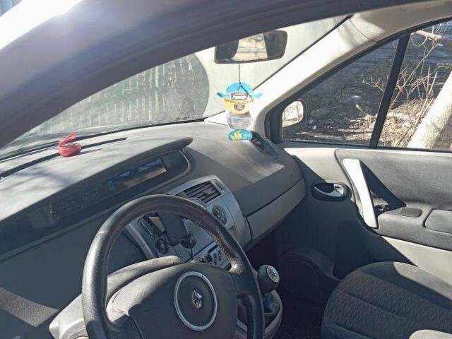 Серый Рено Сценик II, объемом двигателя 1.6 л и пробегом 171 тыс. км за 5500 $, фото 1 на Automoto.ua