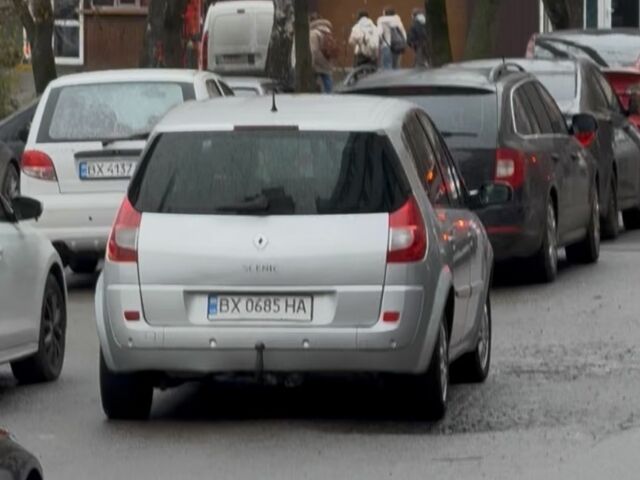 Сірий Рено Сценік II, об'ємом двигуна 1.5 л та пробігом 400 тис. км за 5400 $, фото 1 на Automoto.ua