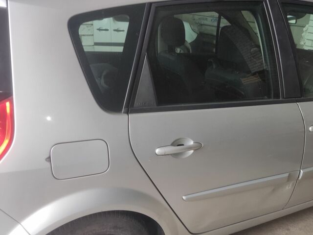 Серый Рено Сценик II, объемом двигателя 1.5 л и пробегом 255 тыс. км за 3200 $, фото 1 на Automoto.ua