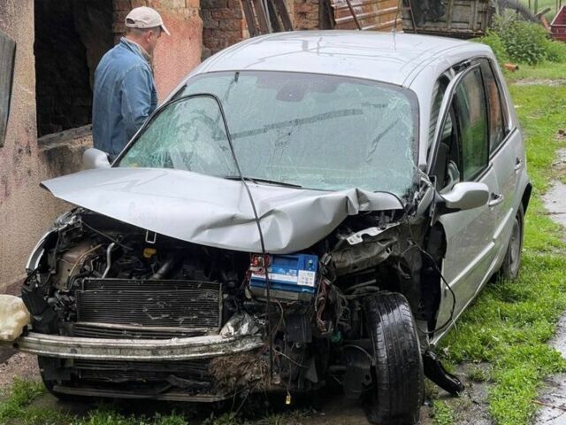 Сірий Рено Сценік II, об'ємом двигуна 1.5 л та пробігом 298 тис. км за 990 $, фото 1 на Automoto.ua