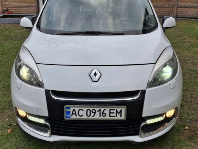 Белый Рено Сценик III, объемом двигателя 1.6 л и пробегом 255 тыс. км за 7000 $, фото 1 на Automoto.ua