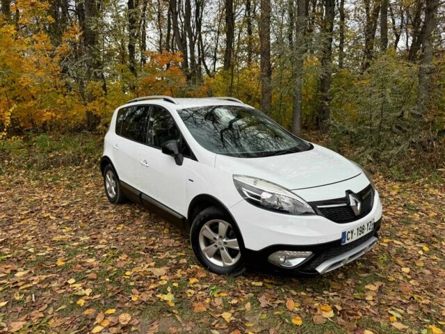 Белый Рено Сценик III, объемом двигателя 1.6 л и пробегом 211 тыс. км за 9300 $, фото 1 на Automoto.ua