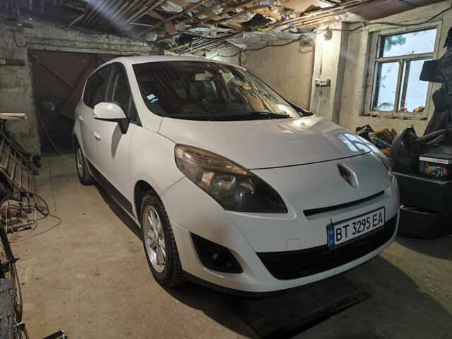 Белый Рено Сценик III, объемом двигателя 1.5 л и пробегом 350 тыс. км за 7700 $, фото 1 на Automoto.ua