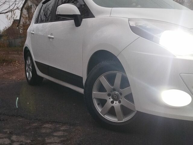 Белый Рено Сценик III, объемом двигателя 1.5 л и пробегом 312 тыс. км за 5900 $, фото 1 на Automoto.ua