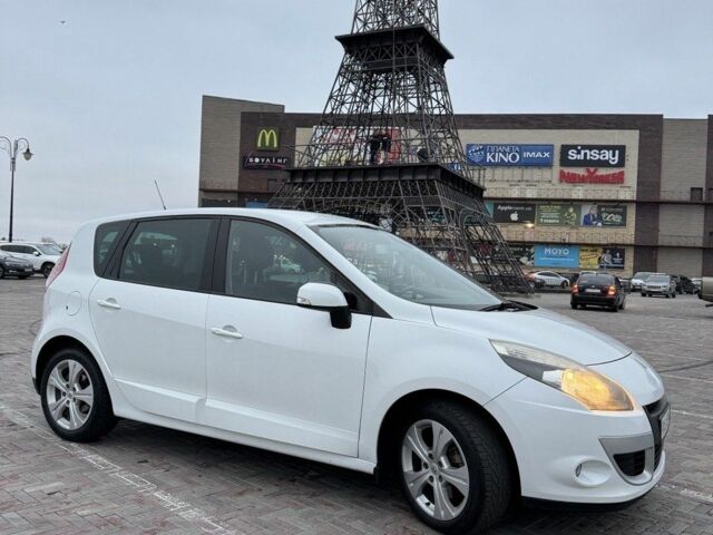 Белый Рено Сценик III, объемом двигателя 1.5 л и пробегом 305 тыс. км за 6300 $, фото 1 на Automoto.ua