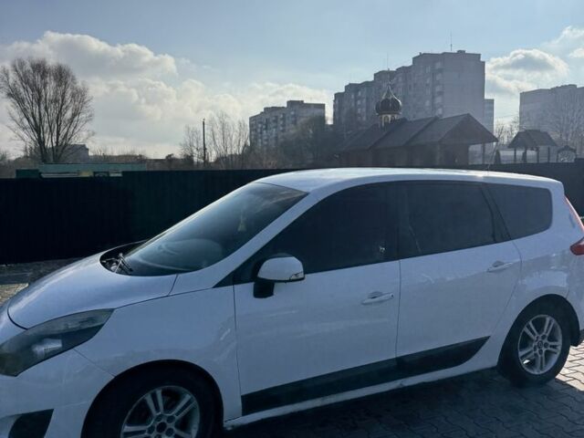 Белый Рено Сценик III, объемом двигателя 1.5 л и пробегом 390 тыс. км за 4900 $, фото 1 на Automoto.ua