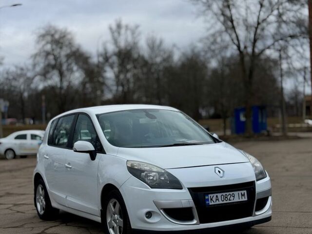 Білий Рено Сценік III, об'ємом двигуна 1.5 л та пробігом 220 тис. км за 6500 $, фото 1 на Automoto.ua