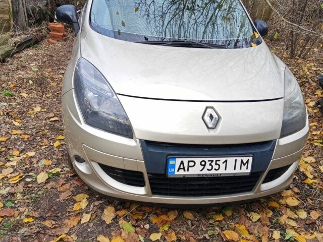 Рено Сценик III 2011 в Чернигове на Automoto.ua Бежевый Рено Сценик III, объемом двигателя 1.6 л и пробегом 285 тыс. км за 6500 $, фото 1 на Automoto.ua
