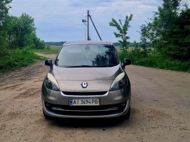 Бежевий Рено Сценік III, об'ємом двигуна 1.5 л та пробігом 260 тис. км за 9500 $, фото 1 на Automoto.ua