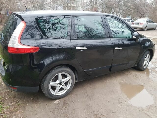 Черный Рено Сценик III, объемом двигателя 0 л и пробегом 300 тыс. км за 3800 $, фото 1 на Automoto.ua