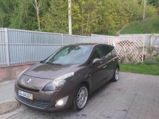 Коричневий Рено Сценік III, об'ємом двигуна 2 л та пробігом 195 тис. км за 4400 $, фото 1 на Automoto.ua