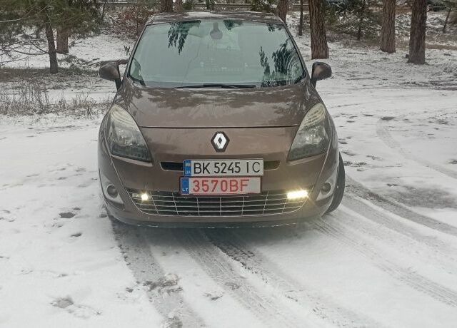 Коричневий Рено Сценік III, об'ємом двигуна 1.5 л та пробігом 295 тис. км за 7700 $, фото 1 на Automoto.ua