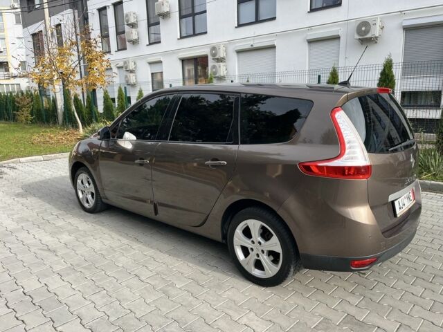 Коричневый Рено Сценик III, объемом двигателя 1.5 л и пробегом 225 тыс. км за 7900 $, фото 1 на Automoto.ua