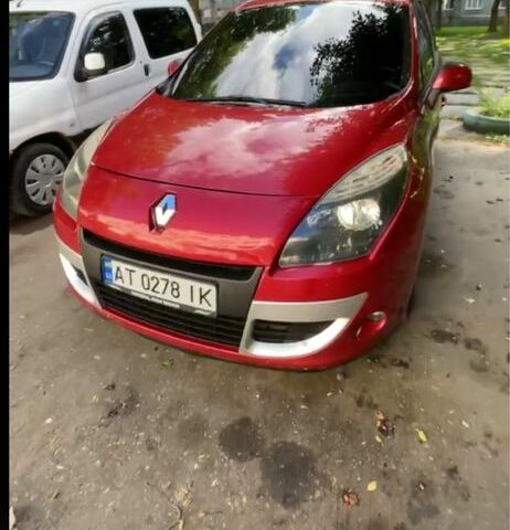 Красный Рено Сценик III, объемом двигателя 1.5 л и пробегом 300 тыс. км за 5800 $, фото 1 на Automoto.ua