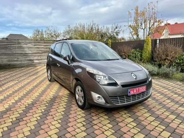 Серый Рено Сценик III, объемом двигателя 1.5 л и пробегом 245 тыс. км за 6300 $, фото 1 на Automoto.ua