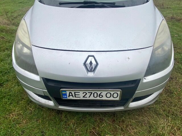 Серый Рено Сценик III, объемом двигателя 1.5 л и пробегом 260 тыс. км за 5300 $, фото 1 на Automoto.ua