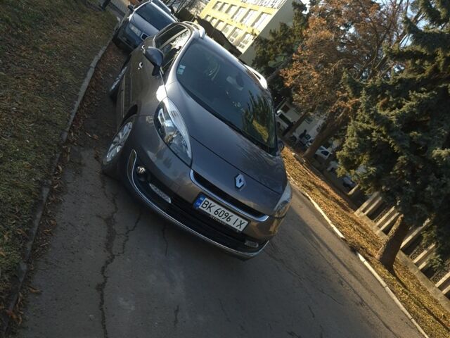 Серый Рено Сценик III, объемом двигателя 1.6 л и пробегом 237 тыс. км за 8800 $, фото 1 на Automoto.ua