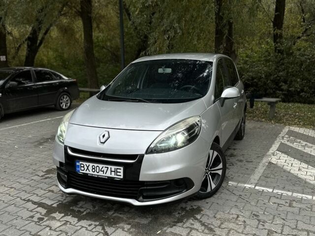 Рено Сценик III 2012 в Хмельницком на Automoto.ua Серый Рено Сценик III, объемом двигателя 1.5 л и пробегом 237 тыс. км за 7000 $, фото 1 на Automoto.ua