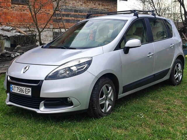Сірий Рено Сценік III, об'ємом двигуна 1.5 л та пробігом 240 тис. км за 8526 $, фото 1 на Automoto.ua