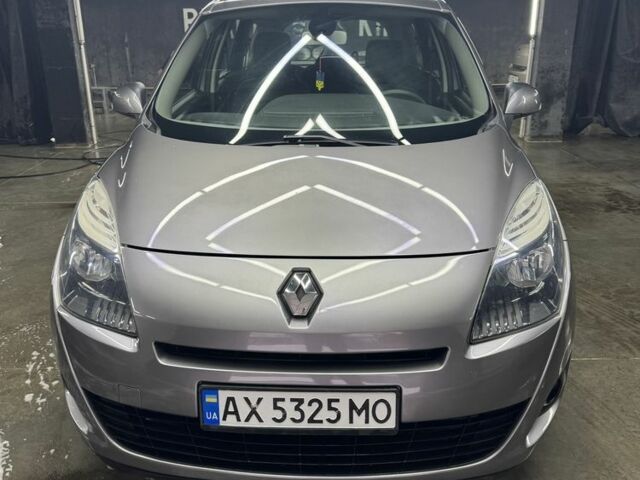 Серый Рено Сценик III, объемом двигателя 2 л и пробегом 181 тыс. км за 8500 $, фото 1 на Automoto.ua