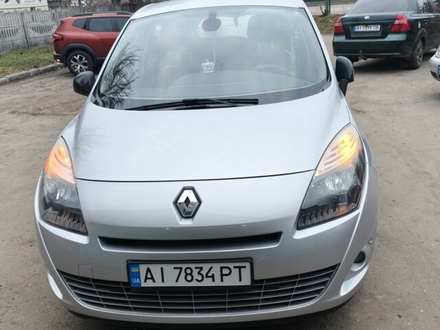 Серый Рено Сценик III, объемом двигателя 1.6 л и пробегом 225 тыс. км за 8300 $, фото 1 на Automoto.ua