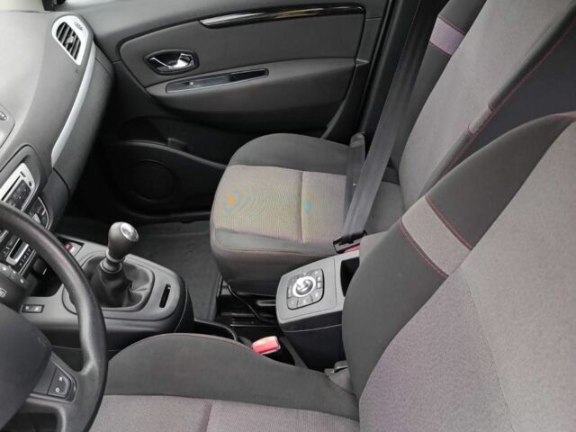 Рено Сценик III 2013 в Черкассах на Automoto.ua Серый Рено Сценик III, объемом двигателя 1.5 л и пробегом 253 тыс. км за 8400 $, фото 1 на Automoto.ua