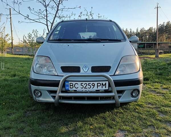 Белый Рено Сценик, объемом двигателя 2 л и пробегом 390 тыс. км за 2700 $, фото 1 на Automoto.ua