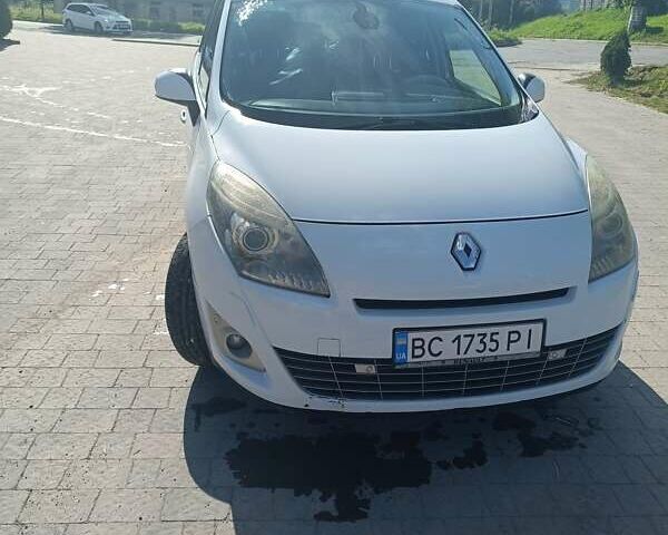 Рено Сценик 2009 в Львове на Automoto.ua Белый Рено Сценик, объемом двигателя 2 л и пробегом 360 тыс. км за 7500 $, фото 1 на Automoto.ua