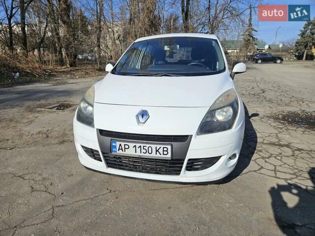 Білий Рено Сценік, об'ємом двигуна 1.5 л та пробігом 246 тис. км за 6300 $, фото 1 на Automoto.ua