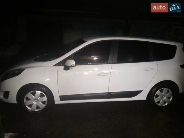 Білий Рено Сценік, об'ємом двигуна 2 л та пробігом 261 тис. км за 7000 $, фото 1 на Automoto.ua