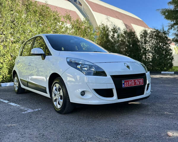 Білий Рено Сценік, об'ємом двигуна 1.6 л та пробігом 110 тис. км за 8200 $, фото 1 на Automoto.ua