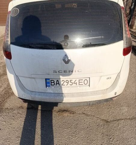 Белый Рено Сценик, объемом двигателя 0 л и пробегом 340 тыс. км за 6000 $, фото 1 на Automoto.ua