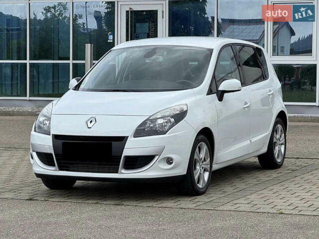 Белый Рено Сценик, объемом двигателя 1.5 л и пробегом 179 тыс. км за 7800 $, фото 1 на Automoto.ua
