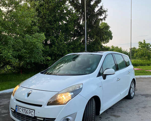 Рено Сценик 2010 в Львове на Automoto.ua Белый Рено Сценик, объемом двигателя 1.46 л и пробегом 230 тыс. км за 8800 $, фото 1 на Automoto.ua